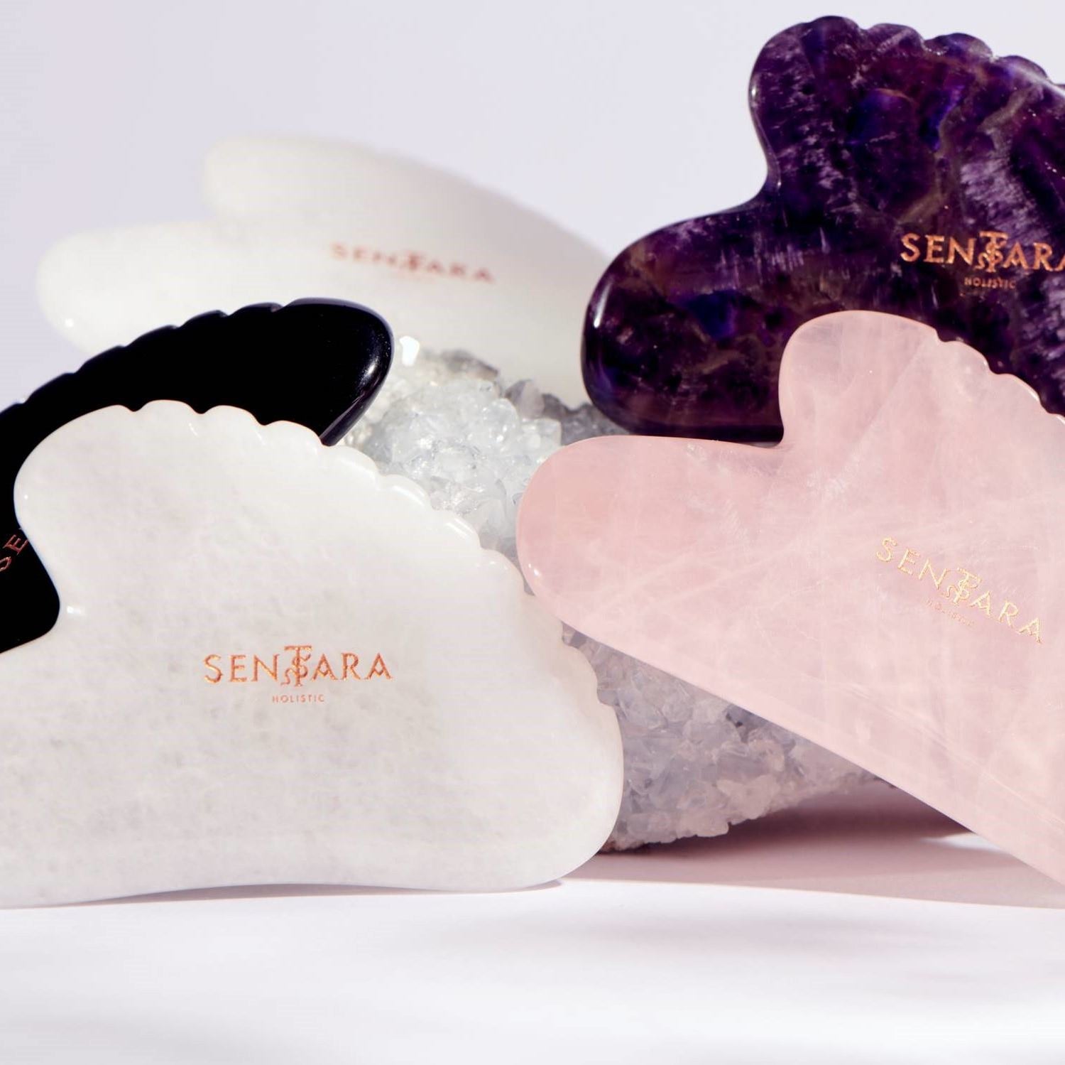 GUA SHA OBSIDIENNE NOIRE CŒUR A DENTS